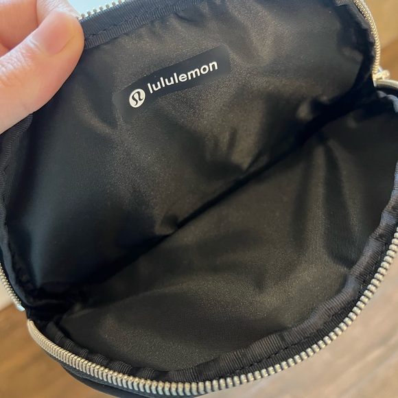 Lululemon all night festival bag micro 2L - Picture 6 of 10